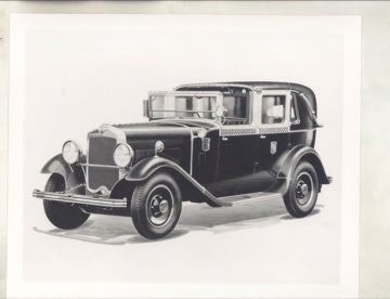 1929 Checked taxi cab